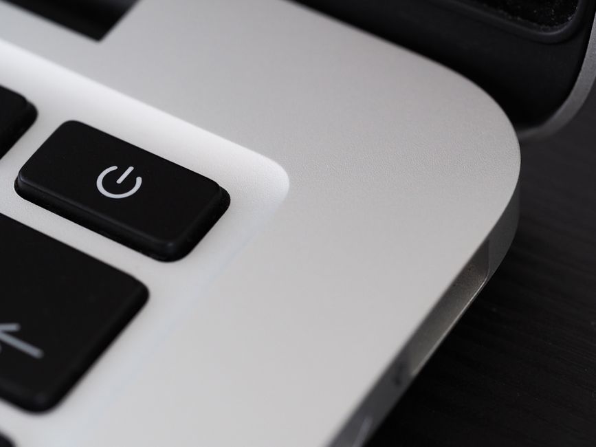 Dizüstü güç tasarrufu: BIOS/UEFI ve Windows planları
