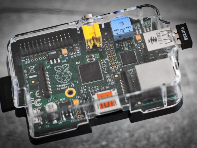 Taşınabilir Yapay Zeka: Raspberry Pi ve Mikrodenetleyici Rehberi